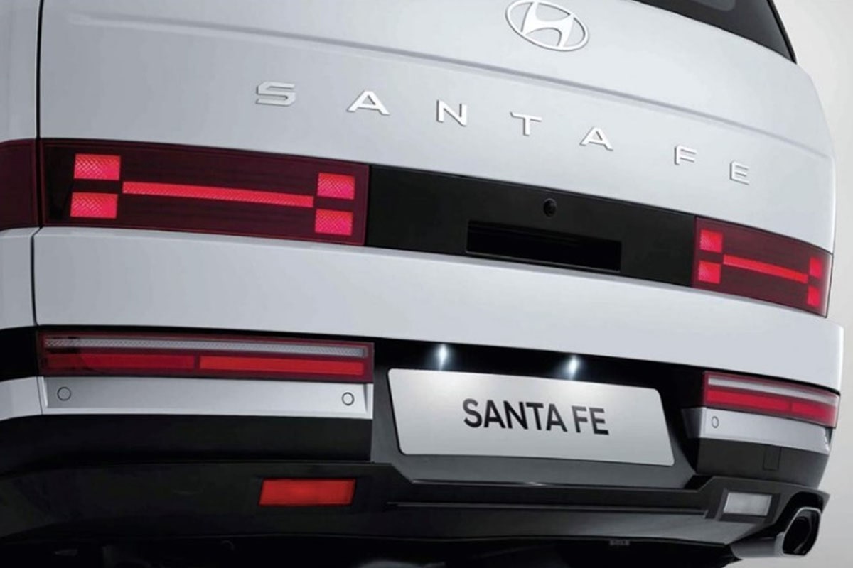 mặt sau hyundai santafe