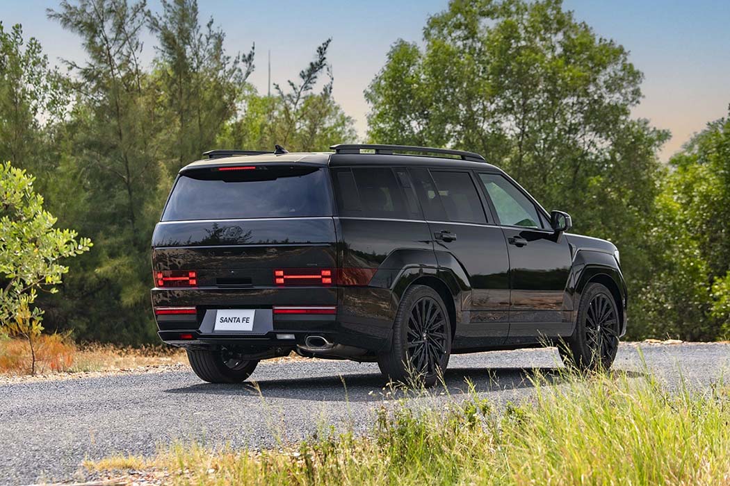 mặt sau hyundai santafe